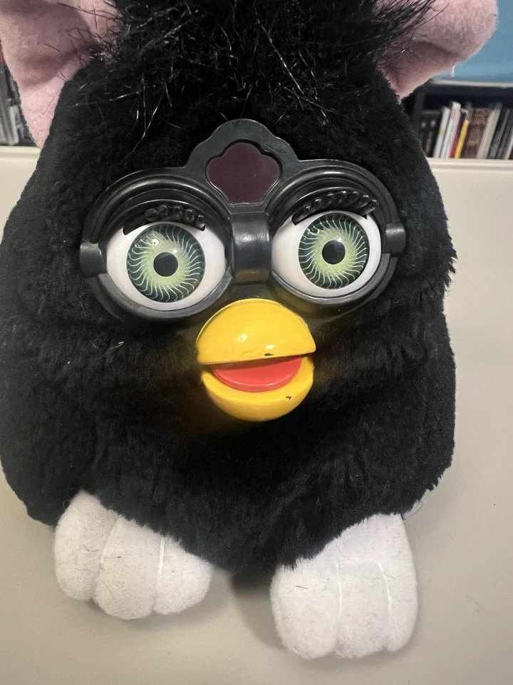 Furby Buddies 毛绒豆豆 | 黑色带绿色眼睛 | Tiger 1999 70-700 — 第 2/4 张图片