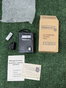 MAGNAVOX ALL-TRANSISTOR PORTABLE RADIO MODEL AM-804 EXCELLENT