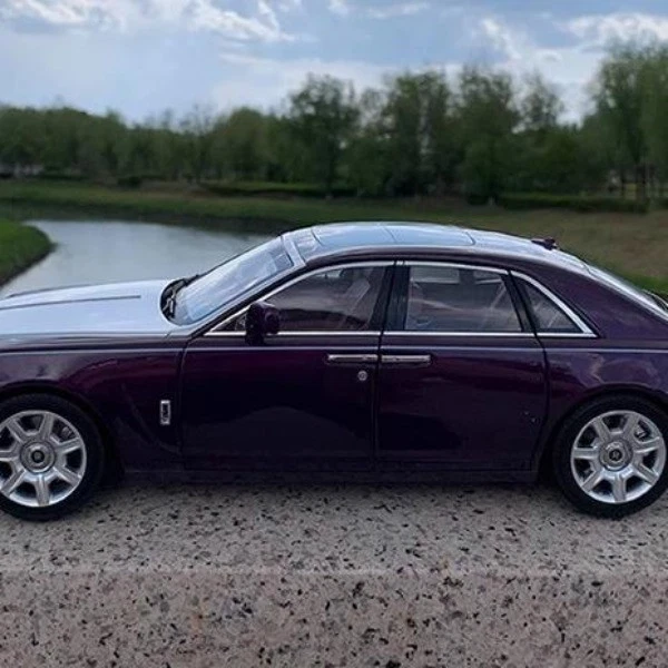 Kyosho 1:18 Rolls Royce Ghost Alloy Simulation Car Model Luxury Collection - Image 2 of 4