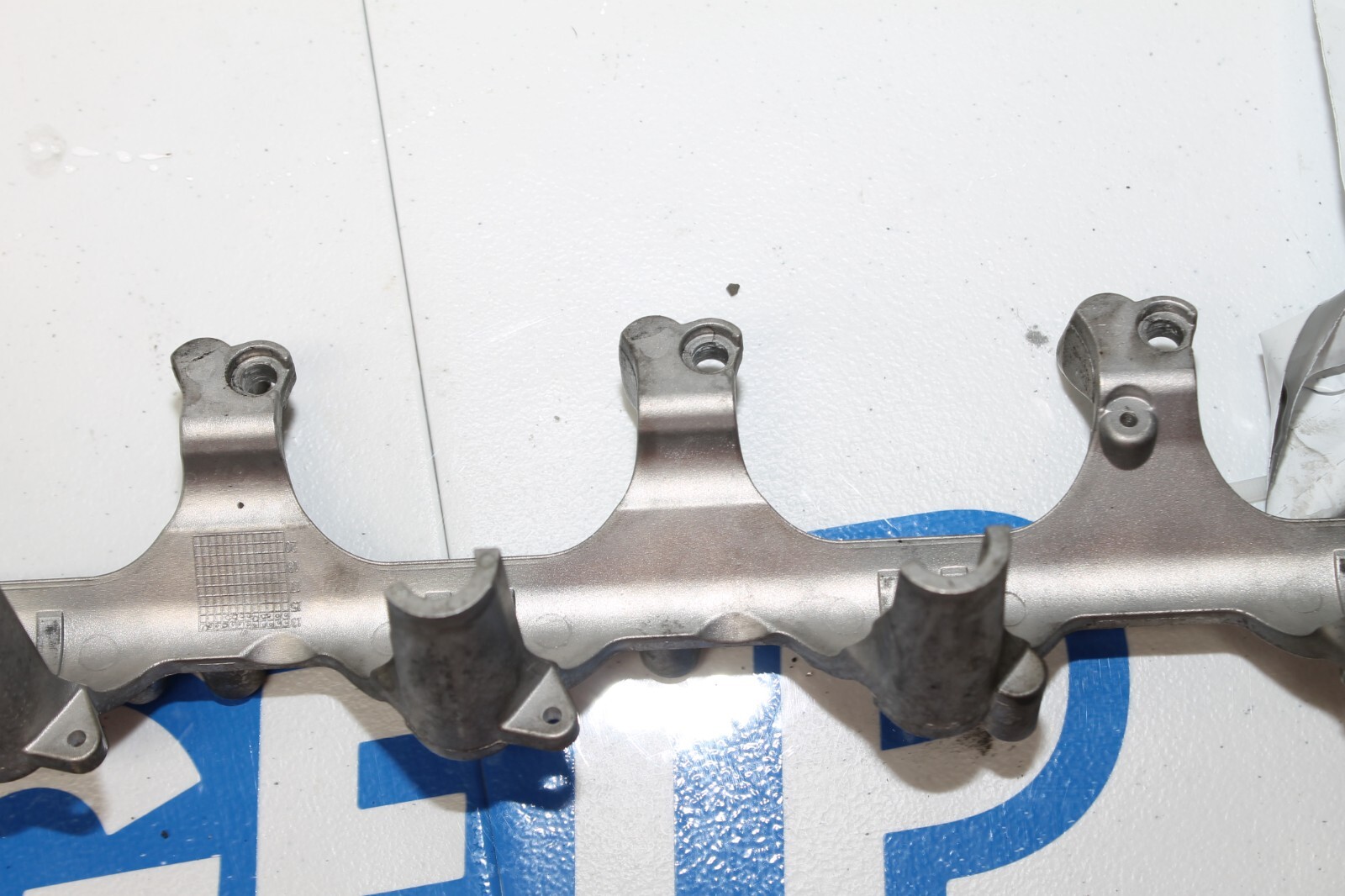 15-20 LAMBORGHINI HURACAN RH DRIVER FUEL RAIL BRACKET SURROUND 07L133340A 16 17