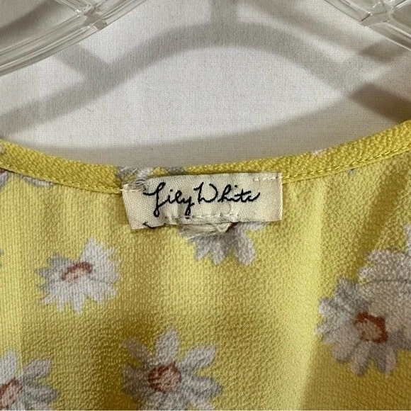 Lily White Womens Yellow Floral V-Neck Batwing Sleeve Blouse - Image 2 of 4