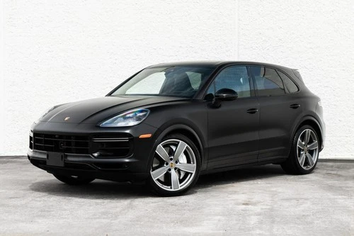 2023 Porsche Cayenne Turbo Image 1 of 2