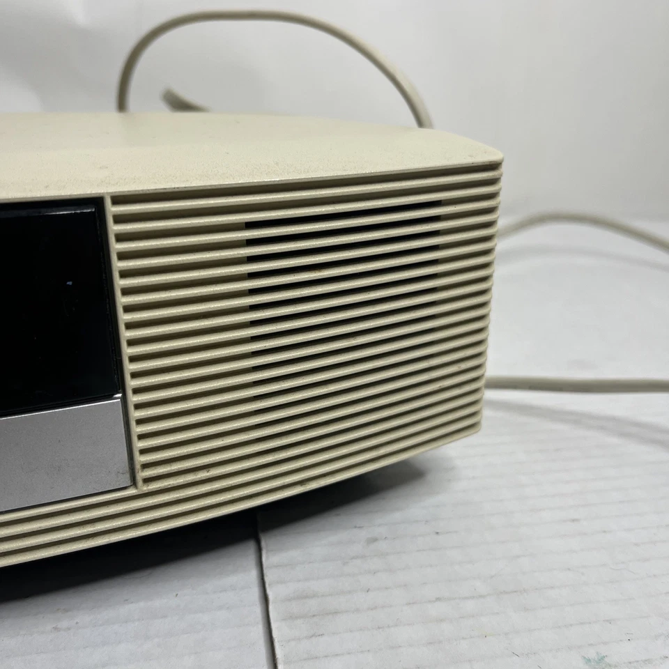BOSE AWR1B1 Wave Radio II AM/FM Alarm Clock Radio White No Remote READ - Image 4 of 4