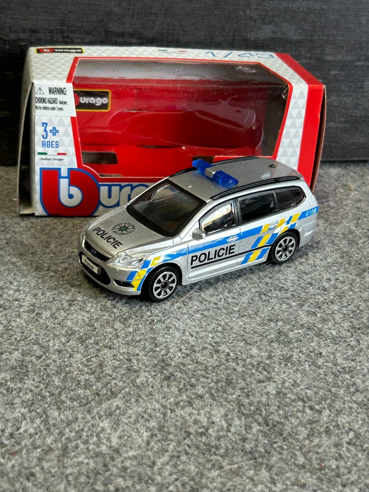 FORD Focus Combi Policiè République Tchèque Échelle 1:43 BBURAGO