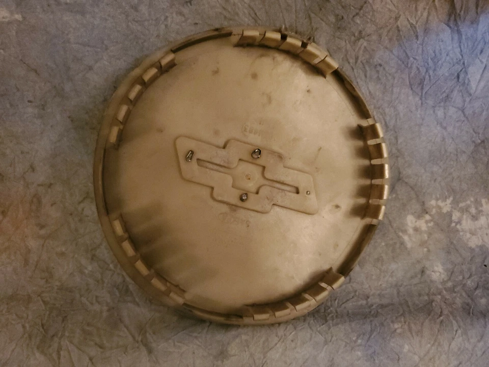 1 Tapacubos central OEM Chevrolet Lumina Monte Carlo 95-97 pintado, emblema cromado Foto 2 de 2