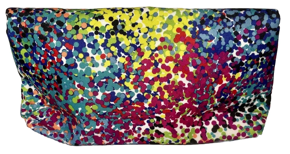 Bolsa de Maquillaje Shoshanna Para Elizabeth Arden Color Punto y Diseño Color Púrpura Profundo Foto 2 de 4