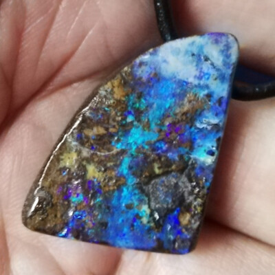 Mesmerizing 52.4CT +VIDEO Queensland Boulder Opal / Leather Cord  Natural Split