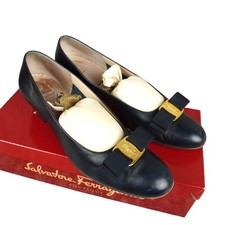 SALVATORE FERRAGAMO Lillaz Vara Blue Leather Low Heel Heels Sz9