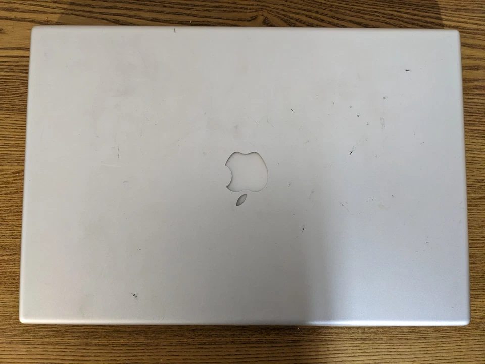 Apple Macbook Pro 17" A1229 - C2D @2.4GHz No HDD or Battery - For Parts - Image 3 of 4