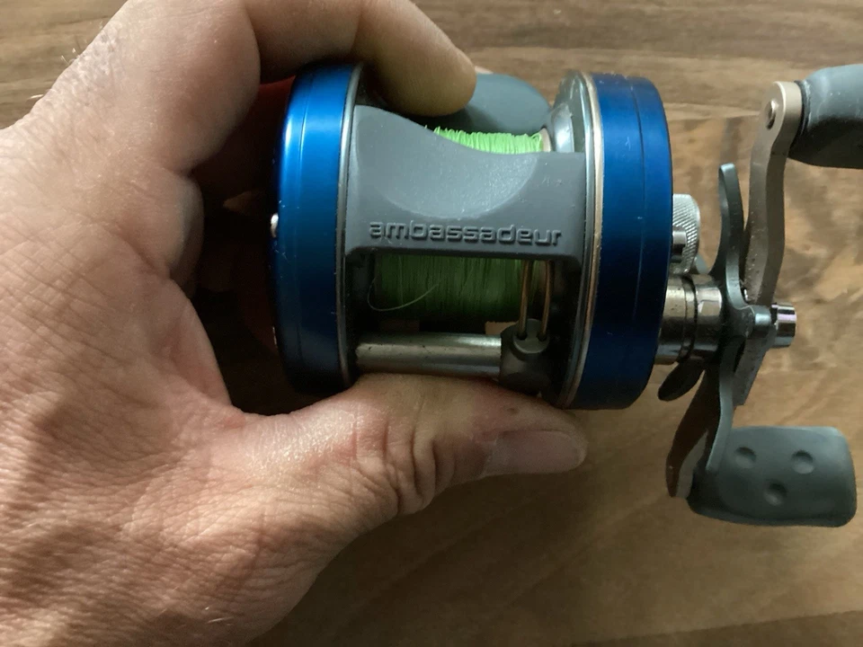 Abu Garcia Ambassadeur 5601C4 Baitcasting-Rolle 6,3:1 Star Drag blau/grau - Bild 2 von 4