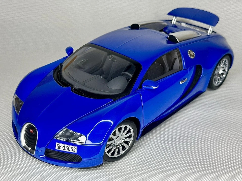 Bugatti Veyron Dark Blue/Light Blue Minichamps 1/18 Très Bon État Avec Sa Boite - Photo 2/4