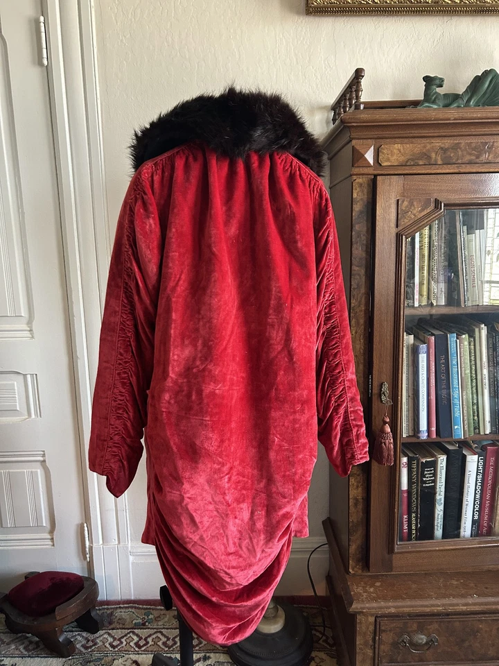 1920s 30s Rare True Vintage Silk Velvet Coat with Fur Collar in Cherry Red Sz M - Image 3 of 4