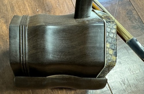 Erhu, suono di alta qualità, violino cinese del produttore Meastro 制琴大师王国兴传统六角老红木二胡 - Foto 3 di 9