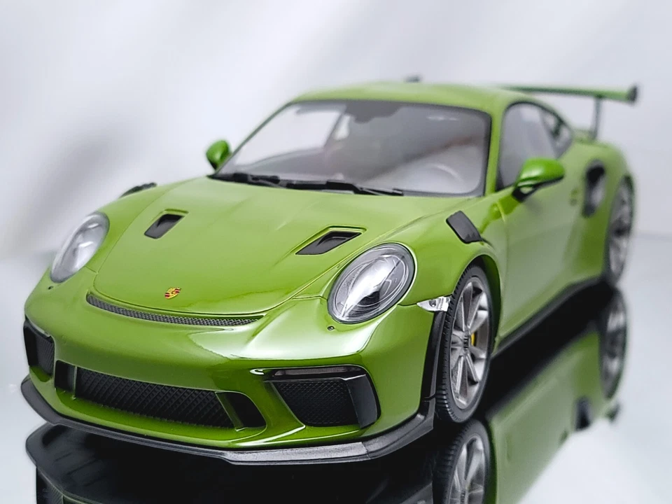 Minichamps Porsche 911 (991.2) GT3 RS 2019 Green Diecast Model Car 1:18 - Image 4 of 4
