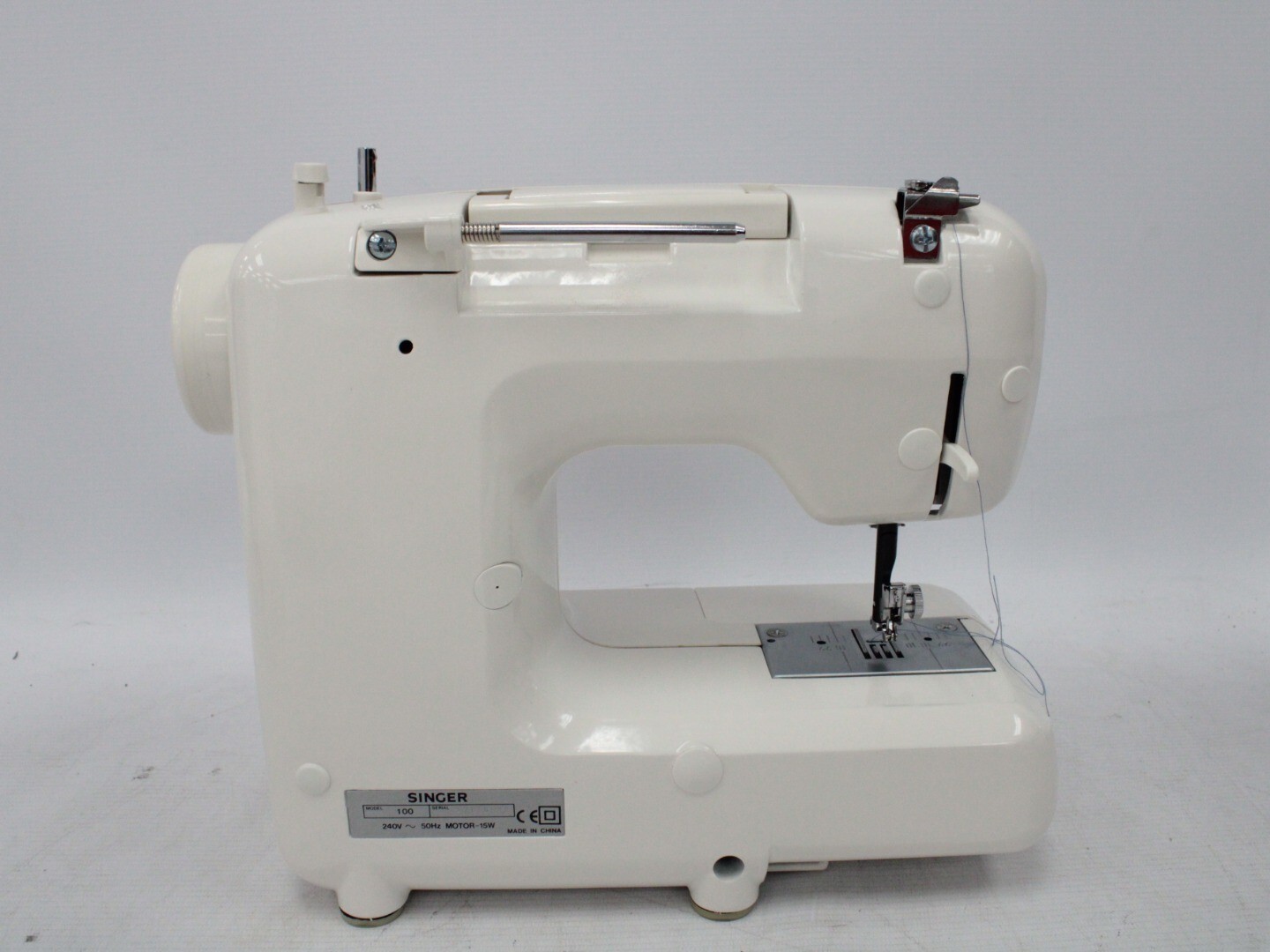 SINGER Featherweight 100 Small Sewing Machine in White/Pink 240V B12
