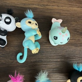 READ Fingerlings  Lot of 8 Monkey, Glitter Panda, Untamed Raptor