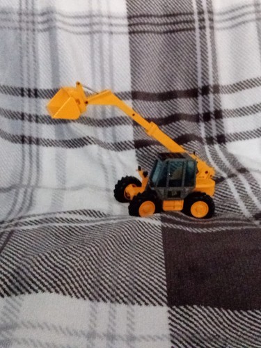 Joal 1.35 Scale JCB525-58 Telescopic Materials Handler - Picture 10 of 15