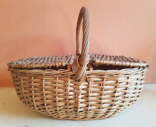 Vintage Collectable Oval Twin Lid WICKER PICNIC BASKET with Handle - 28 x 19cm - Picture 1 of 9
