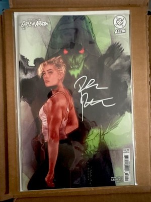 ABSOLUTE GREEN ARROW #1 SIGNED BY PORNSAK PICHETSHOTE w/COA - COVER D