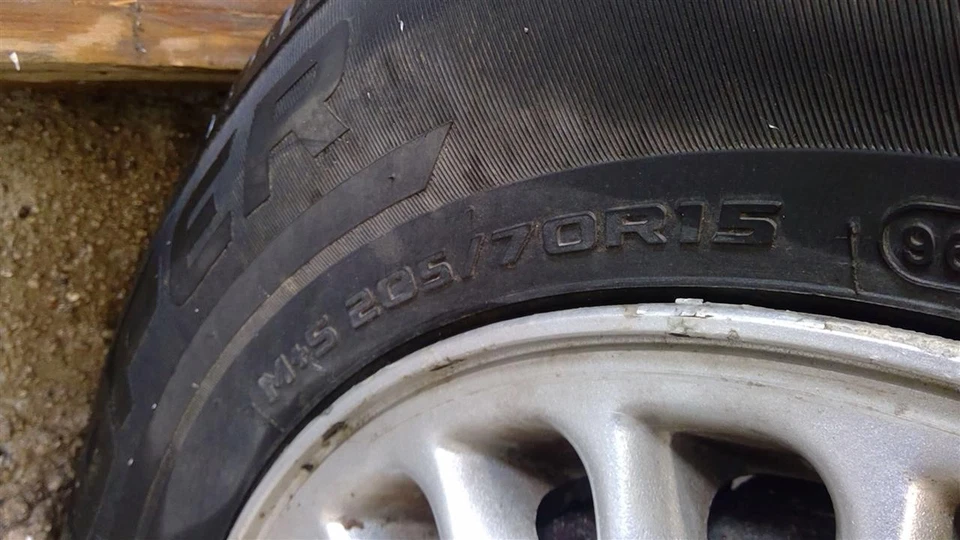 Used Front Right Door Vent Glass Front fits: 1997 Buick Lesabre Front Right Grad - Image 3 of 4