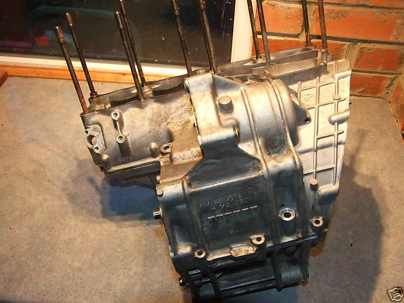 Carcasa de manivela de motor de 4 cilindros MV Agusta F4 o Brutale 750cc Foto 2 de 3