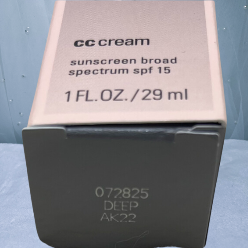 Base de maquillaje profundo Mary Kay CC crema protector solar amplio espectro FPS 15 - Imagen 4 de 9