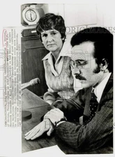 1972 Press Photo Katharine Worden and attorney speak to press in Washington
