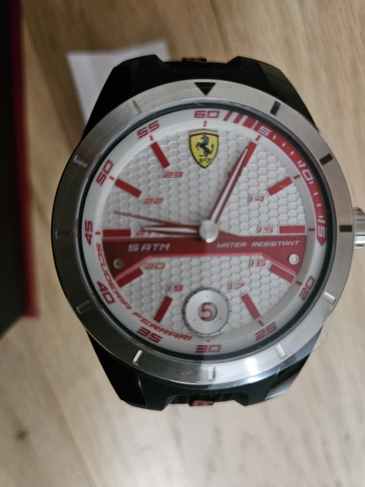 Nuevo reloj de cuarzo de lujo Ferrari sin usar Foto 2 de 4