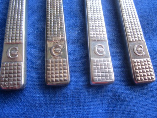 BRITISH AIRWAYS CONCORDE AIRPLANE FOUR (4) FIRST CUTLERY KNIVES CROWN IN C RARE