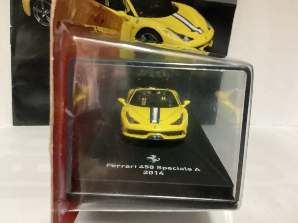 FERRARI 458 SPECIALE A 2014 1/64 die-cast + BOOKLET Limited edition - Immagine 3 di 4
