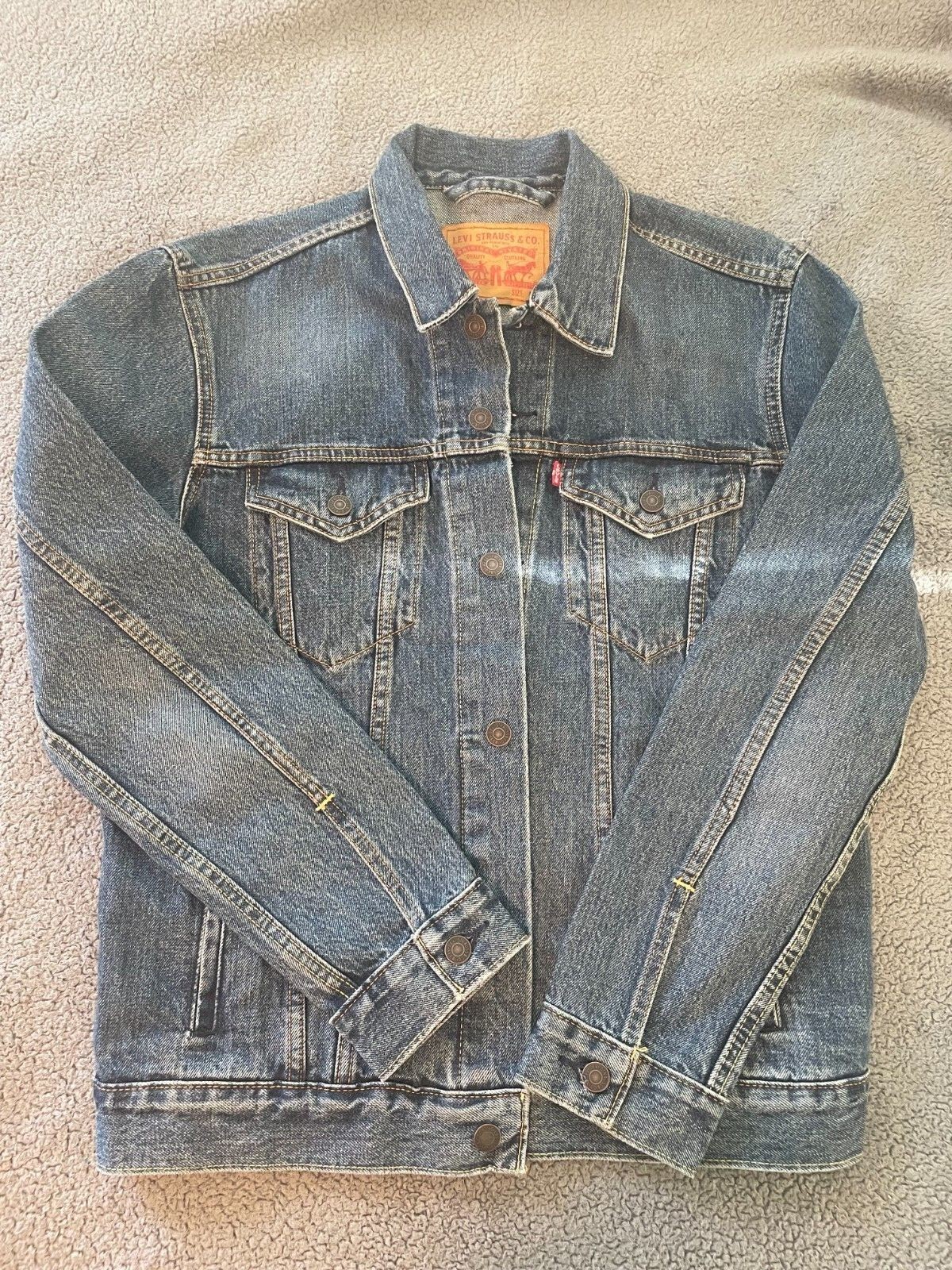 Levi’s Classic Denim Truckers Jacket