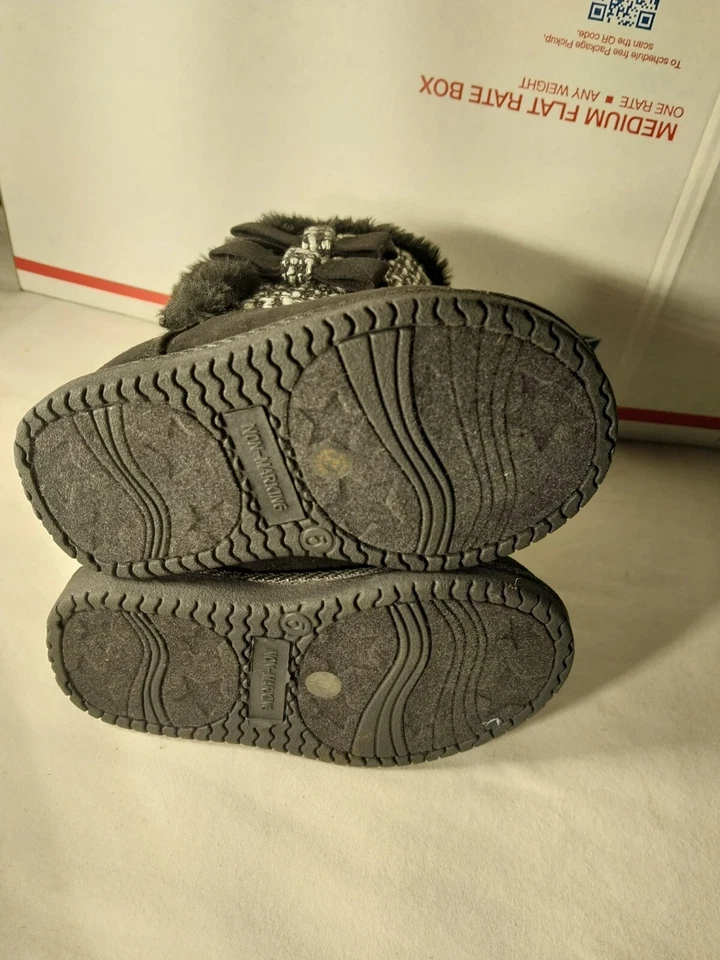 NEW NO TAGS OR BOX OKIE DOKIE, WARM WINTER BOOTS  INFANT TODDLER  BLACK SIZE 5  - Image 4 of 4