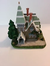 1995 Santa's Best Christmas In New England Village Green Victorian House Cottage