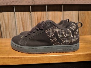 dc court graffik size 10