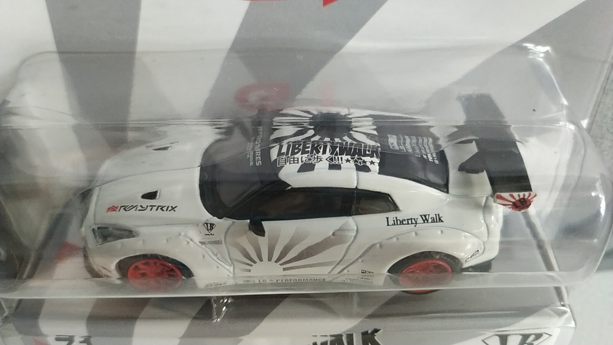 MINI GT 71 Toysrus LB WORKS Nissan GT-R (R35) White w/ Red MINI GT 71 Toysrus LB WORKS Nissan GT-R (R35) White w/ Red