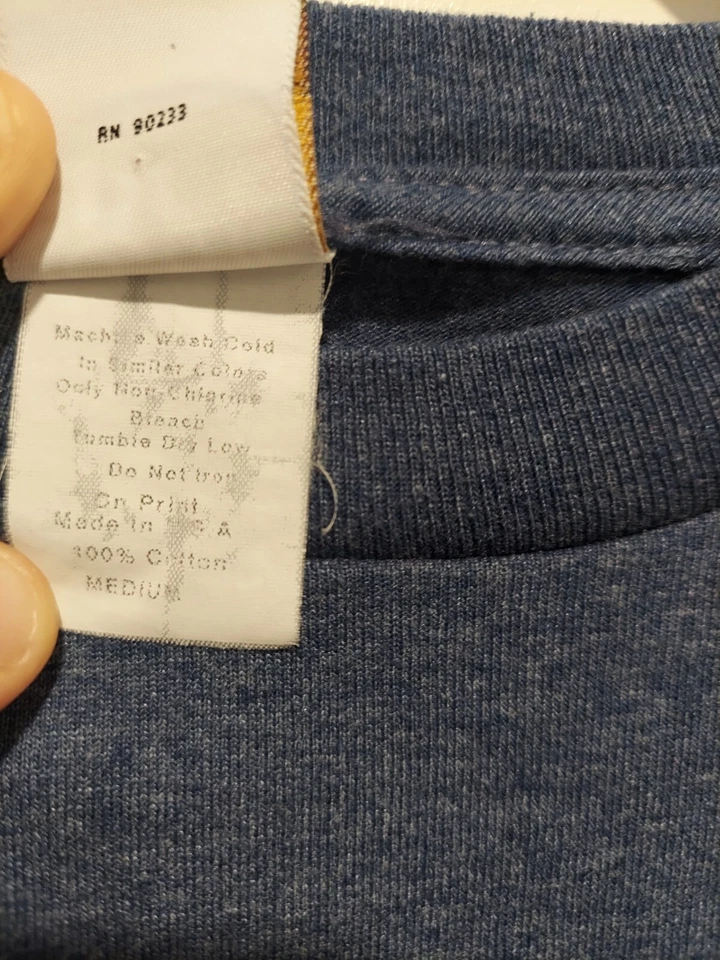 Camisetas de colección To The Edge Prime Cut Life On The Run. Camiseta mediana azul marino anime perros Foto 4 de 4