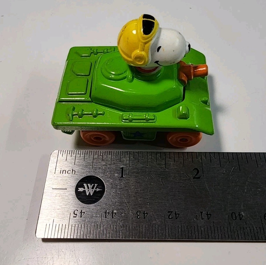 Vintage Peanuts Snoopy Green Military Tank 1/64 Diecast United