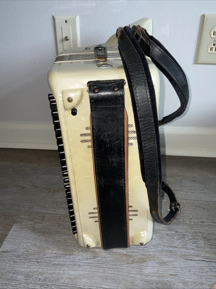 SCANDALI 41 LLAVE AZUL TONO PERLA MODELO 409\29 ACORDEÓN Y ESTUCHE HECHO EN ITALIA Foto 4 de 4