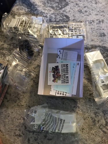 MPC 1970 PONTIAC BONNEVILLE CONVERTIBILE KIT ANNUALE 1/25 scatola aperta nuovo con scatola - Foto 6 di 6