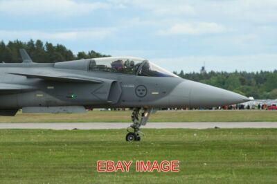 FOTO FLUGZEUG SAAB JAS39C GRIPEN '39281 / 281' ROLLEN NACH DER EINNAHME P WIEDER EIN