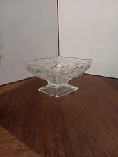 VINTAGE INDIANA GLASS PINEAPPLE FLORAL PATTERN FOOTED DIAMOND SHAPE DISH Compote