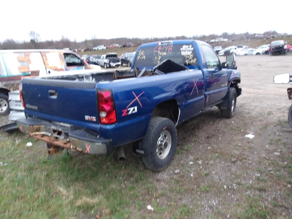 Asiento delantero central usado se adapta a: camioneta GMC Sierra 2500 2004 canastilla y banco Foto 3 de 4