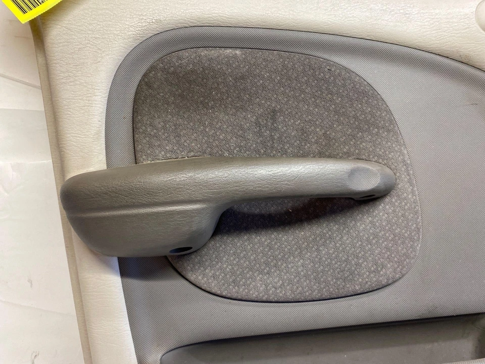 Chrysler PT Cruiser 2004 2005 puerta delantera panel interior lado del conductor izquierdo usado Foto 4 de 4