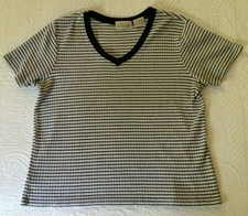 V-Neck T-Shirt, size women adult XL