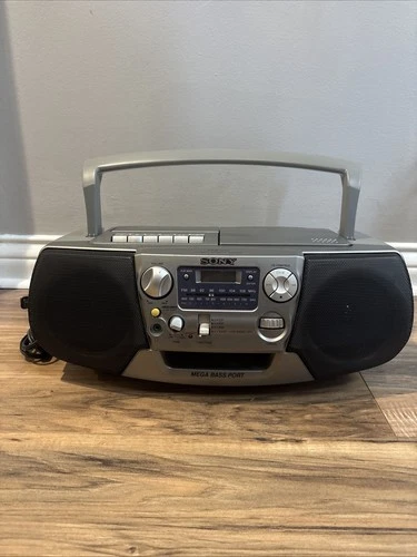 VTG Sony CFD-V17 CD/Radio/Cassette Boombox AM/FM w/ Power Cord TESTED & WORKS!