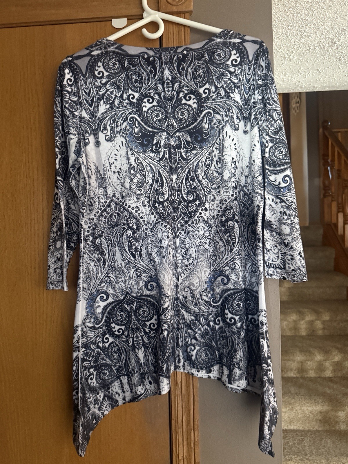 World Unity Top ~ Size LARGE ~ Gorgeous Pattern &… - image 2