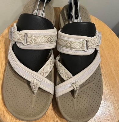 Sketchers Women s 8 Reggae Trailway Beige/Tan Sandals. Adjustable Strap.