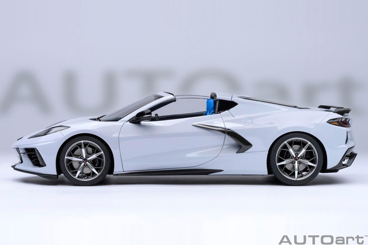 稀少美品　オートアート CORVETTE STINGRAY 1/18 AUTOart 1/18 CORVETTE (C8) Stingray Z51 Gray Metallic 71284