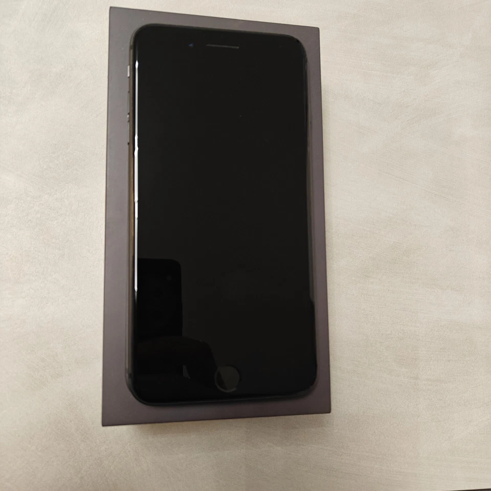 Smartphone Apple iPhone 8 Plus - 64 GB - Grigio Siderale - Immagine 2 di 4