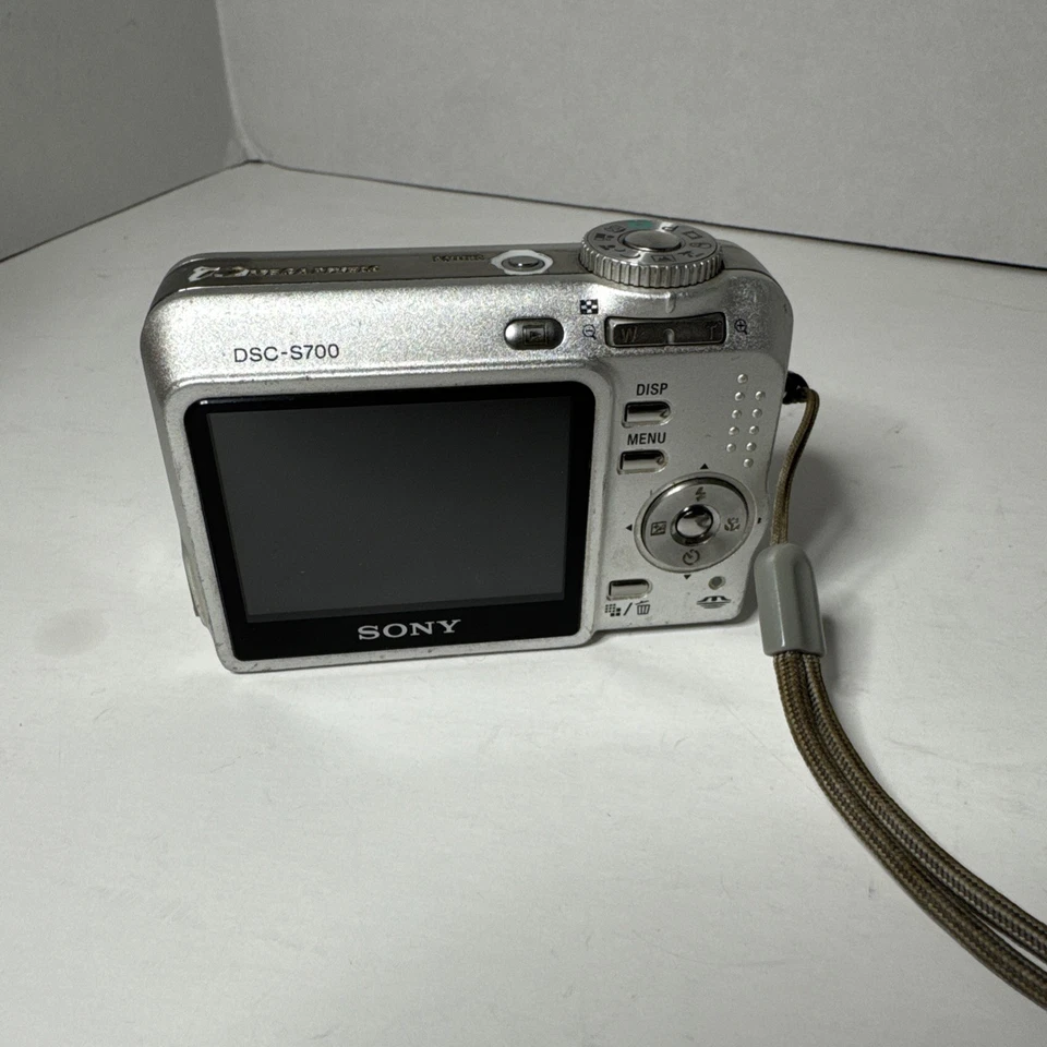 De colección Sony Cyber-shot DSC-S700 7,2 MP-Plateado con Memory Stick *SOLO PARA REPUESTOS* Foto 4 de 4